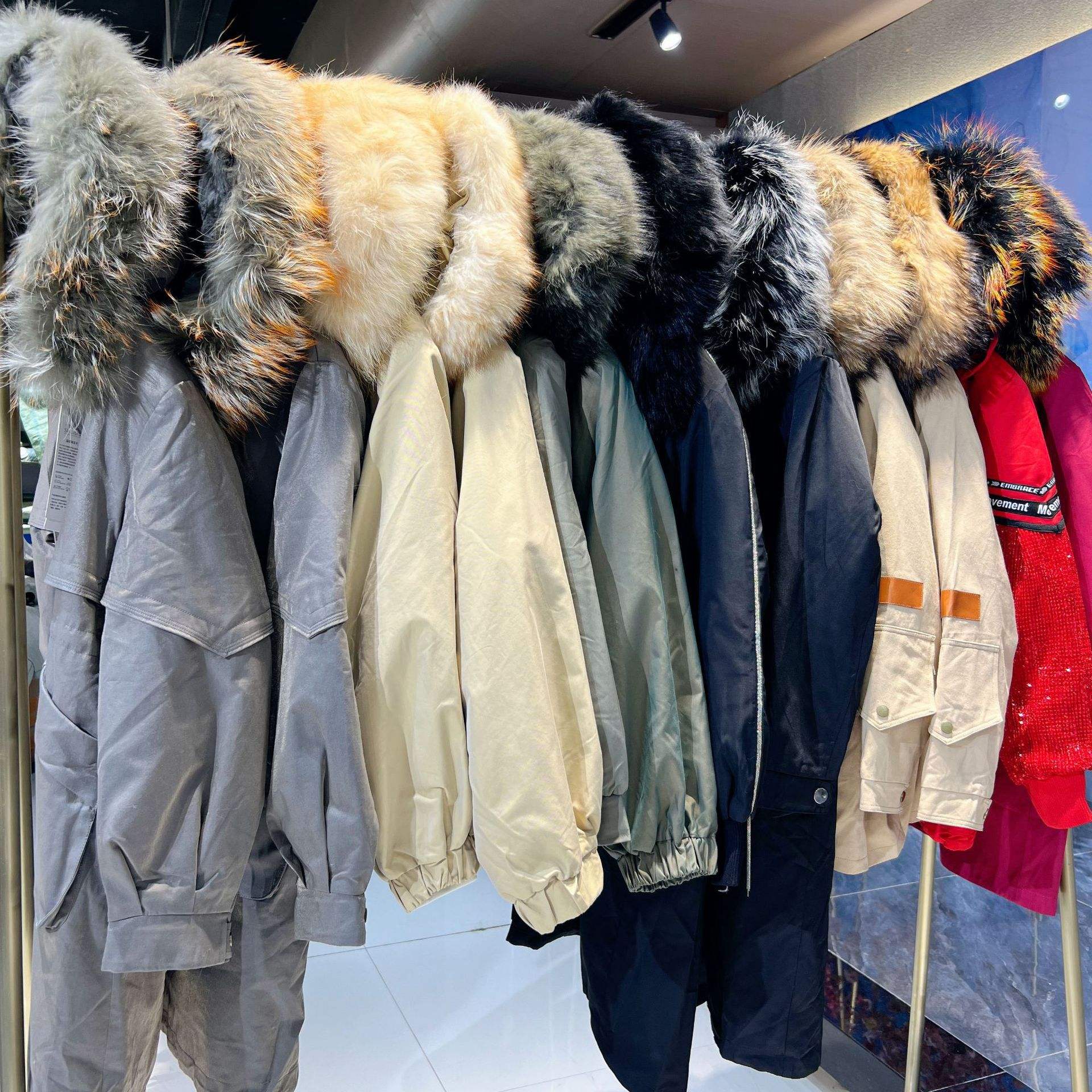 專柜羽絨服尾貨批發一線品牌商場撤柜女裝折扣走份貨源實體直播